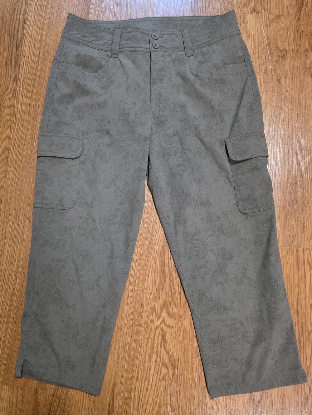 Eddie Bauer Sage Green Sightscape Horizon Floral Cargo  Capris Women's Size 6